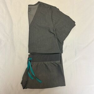 FIGS Graphite Gray Scrub Set Women’s M